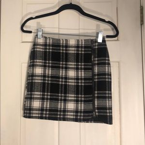 Black and White Pencil Skirt with Zipper Detail